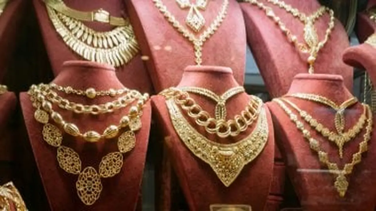 قفزة جديدة.. سعر جرام الذهب عيار 24 يسجل 7485 جنيها بدون مصنعية اليوم